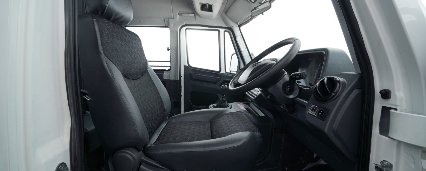 Traveller-Passenger-Interior-new-4 (1)